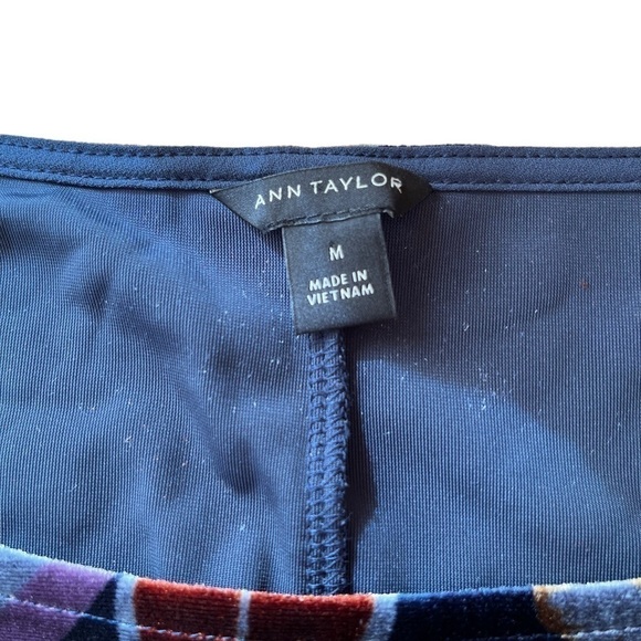 𝅺ANN Taylor Round Neck Short Sleeve Blouse EUC - Picture 4 of 9